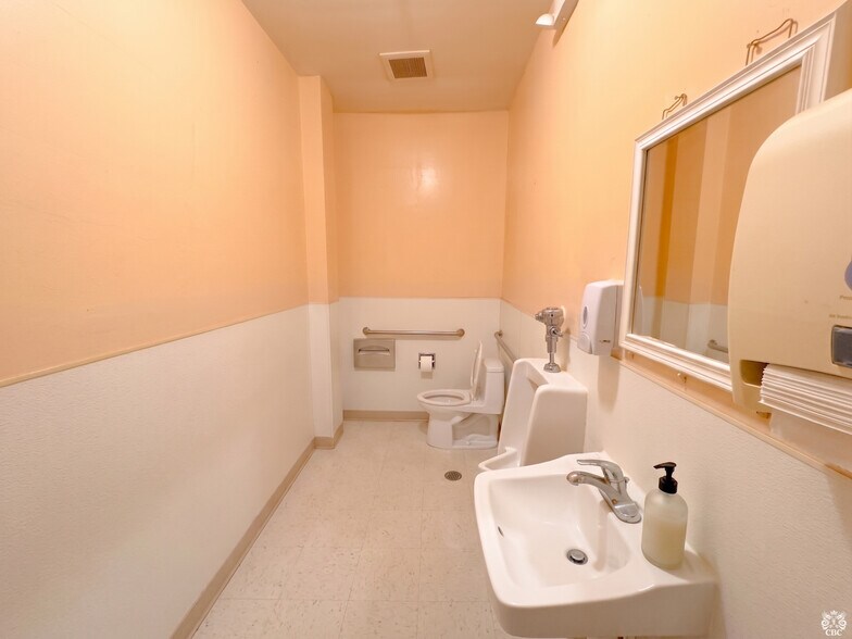 More Photos Of 6135 Geary Blvd, San Francisco Restaurant For Lease