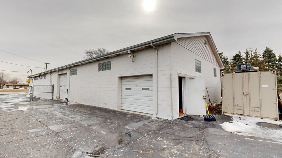 More Photos Of 21706 E US Highway 30, Lynwood Warehouse For Sale