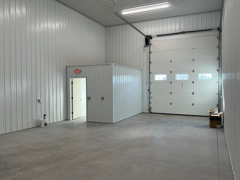 More Photos Of 2160 Alvin Rd, Grand Island Flex For Lease