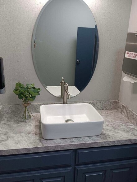 More Photos Of 1636 N Hampton Rd, DeSoto Office For Lease