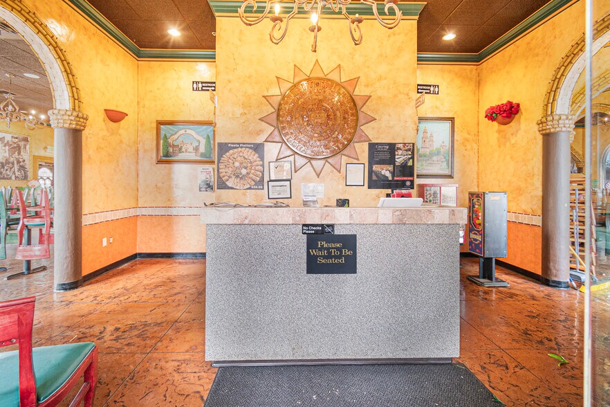 More Photos Of 2807 W 10th Ave, Kennewick General Retail For Sale