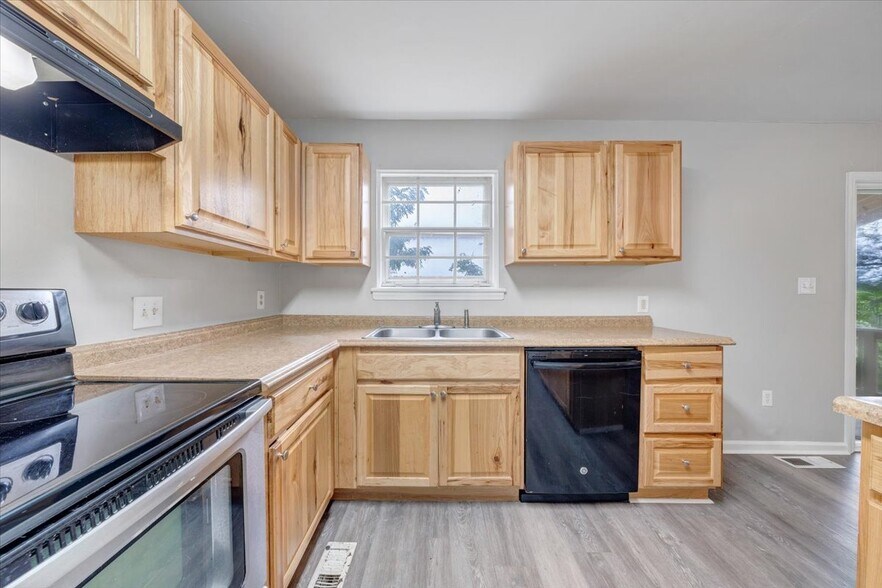 More Photos Of 1702 Elbert Dr, Roanoke Apartments For Sale