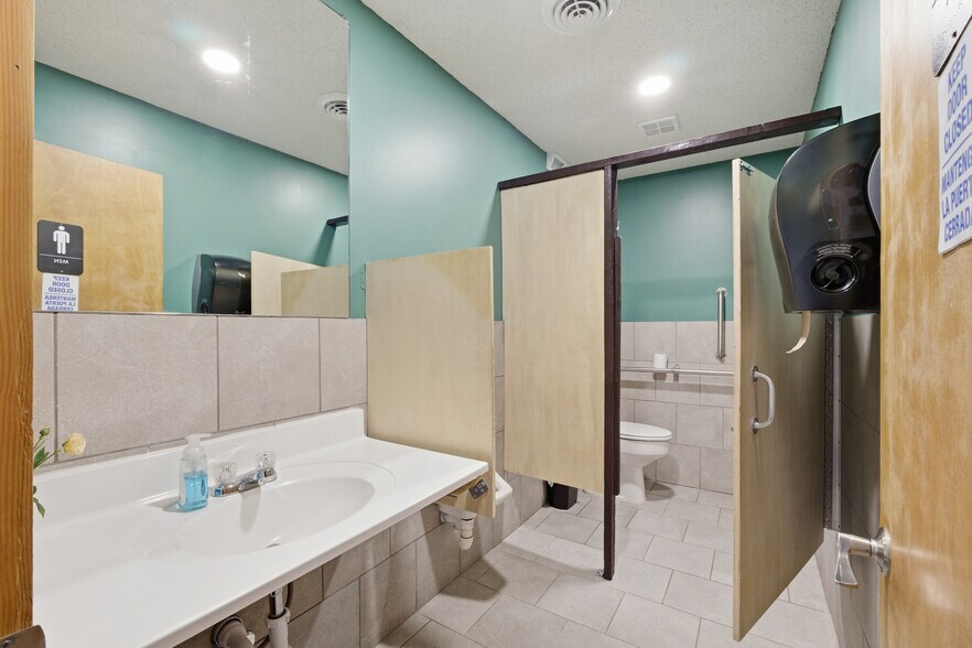 More Photos Of 1196 SW Washburn Ave, Topeka Specialty For Sale