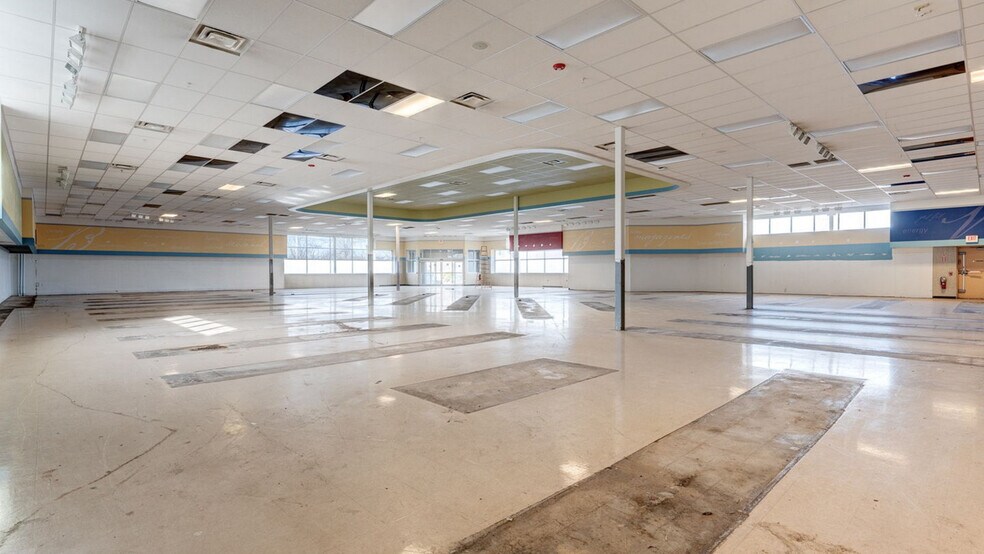 More Photos Of 85 Middletown Ave, North Haven Drugstore For Sale