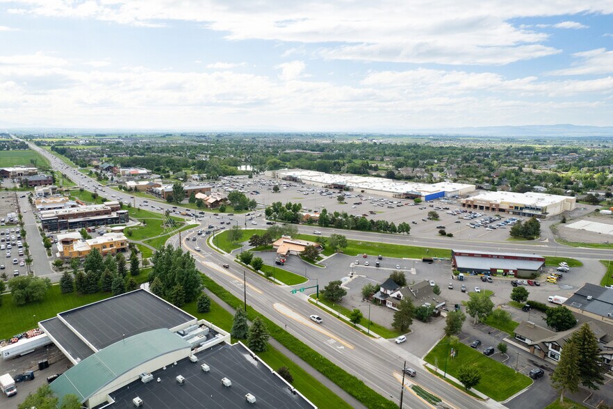 More Photos Of 2711 W College St, Bozeman Restaurant For Sale