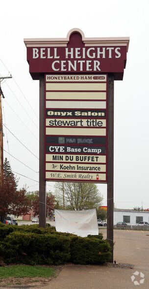 More Photos Of 1000 W Wisconsin Ave, Appleton Unknown For Lease