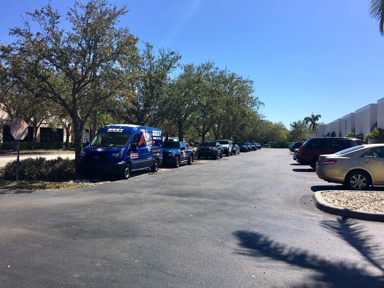 More Photos Of 1455 Rail Head Blvd, Naples Warehouse For Lease