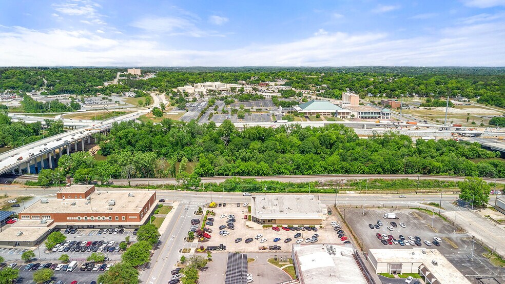 More Photos Of 124 3rd St, Macon-Bibb Medical For Sale