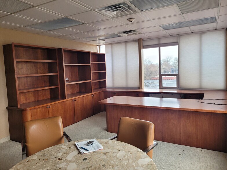 More Photos Of 20800 Southfield Rd, Southfield Unknown For Lease