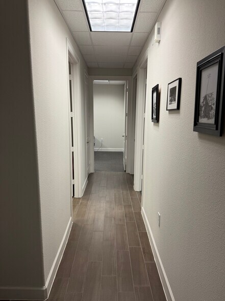 More Photos Of 633 E Fernhurst Dr, Katy Medical For Sale