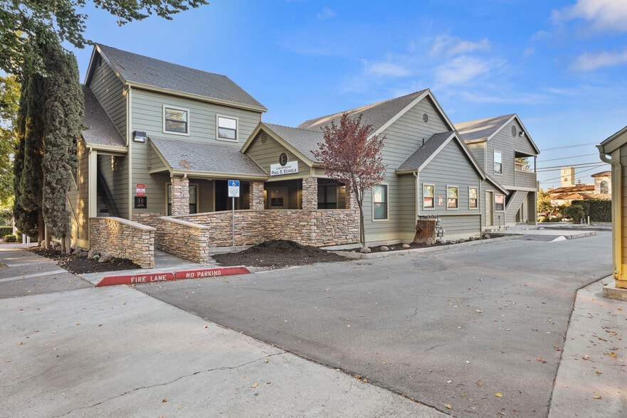 Primary Photo Of 621-627 13th St, Modesto Office For Lease