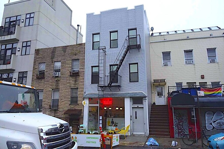 More Photos Of 557 Lorimer St, Brooklyn Storefront Retail Residential For Lease