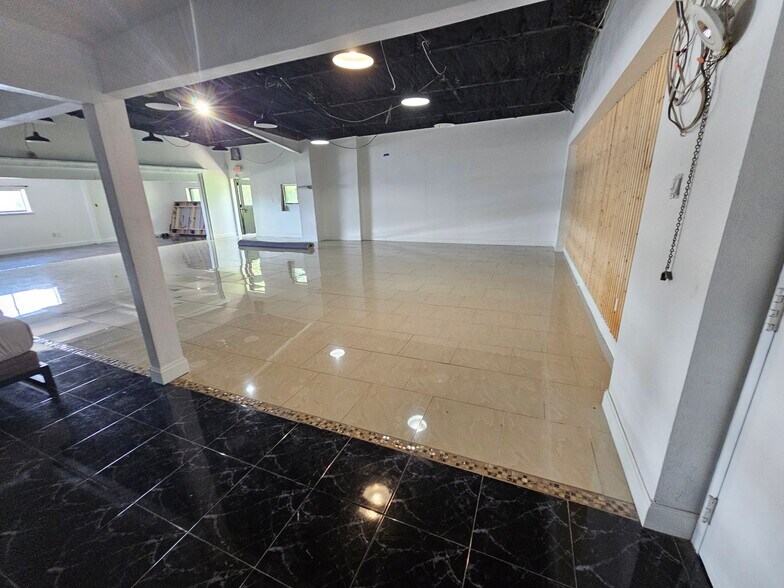 More Photos Of 1401 W Washington St, Orlando Warehouse For Lease