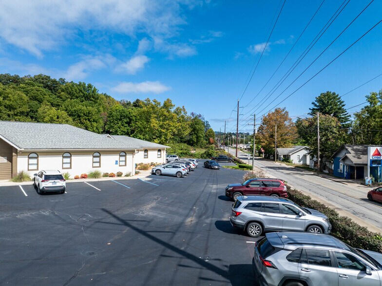 More Photos Of 367-400 Dellwood Rd, Waynesville Medical For Sale