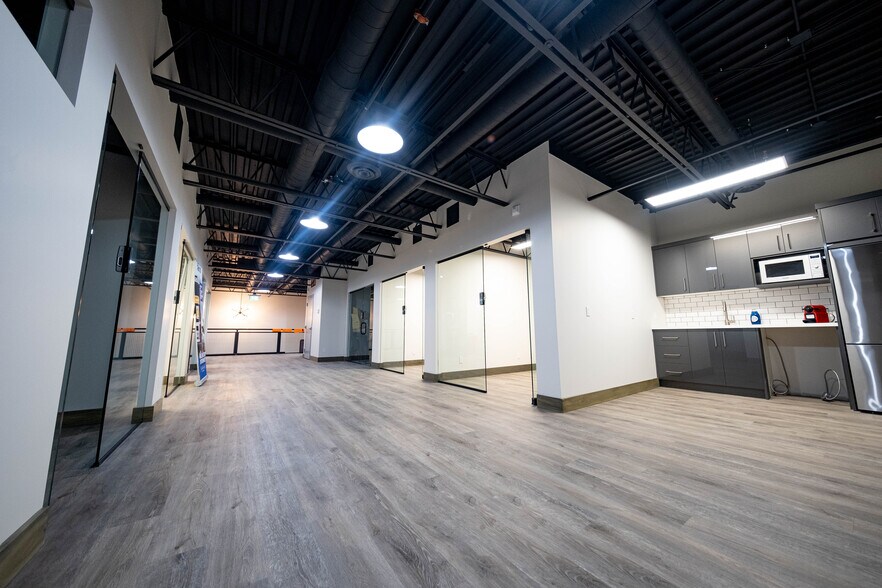 More Photos Of 4635 Queen St, Niagara Falls Office For Sale