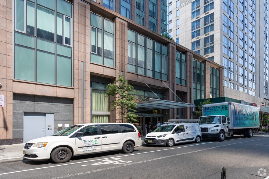 More Photos Of 530 W 30th St, New York Apartments For Lease