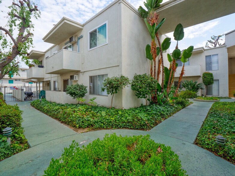 More Photos Of 10749 New Haven St, Sun Valley Apartments For Sale