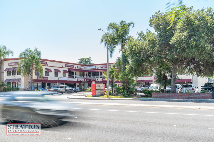 Primary Photo Of 23942 Lyons Ave, Santa Clarita Storefront Retail Office For Lease