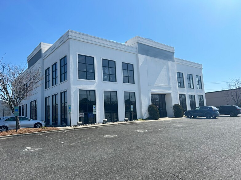 Primary Photo Of 11501 Carolina Place Pky, Pineville Freestanding For Sale