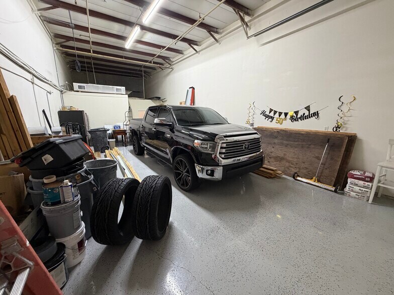 More Photos Of 1312 Commerce Ln, Jupiter Warehouse For Lease