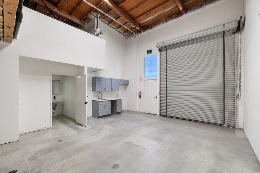 More Photos Of 5731 Palmer Way, Carlsbad Research And Development For Lease