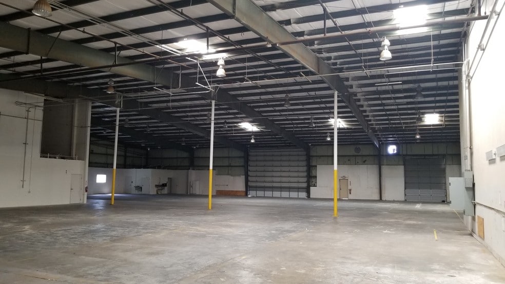More Photos Of 12910 Automobile Blvd, Clearwater Manufacturing For Lease