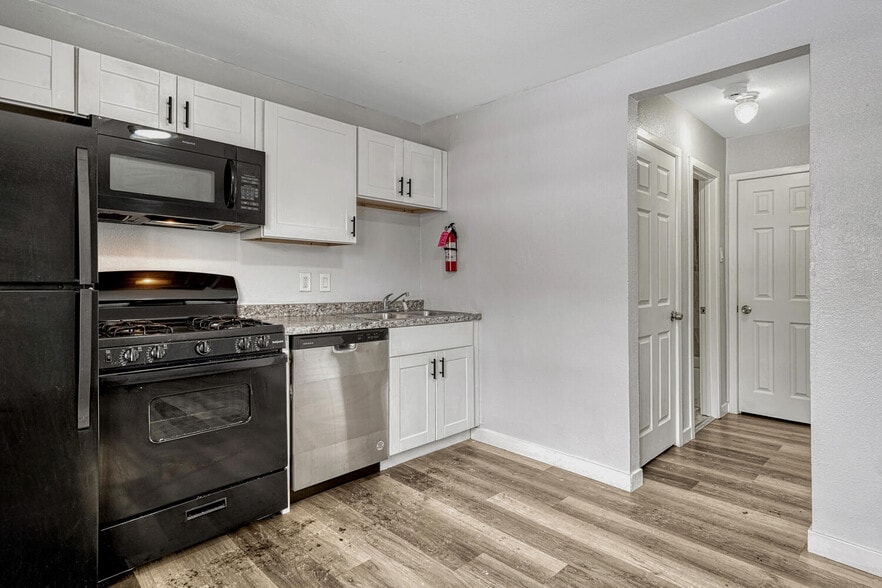 More Photos Of 1512-1518 S Corona Ave, Colorado Springs Apartments For Sale