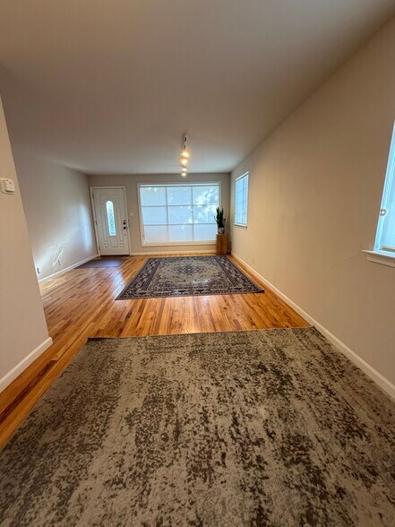 More Photos Of 1874 Villa St, Mountain View Office Residential For Lease