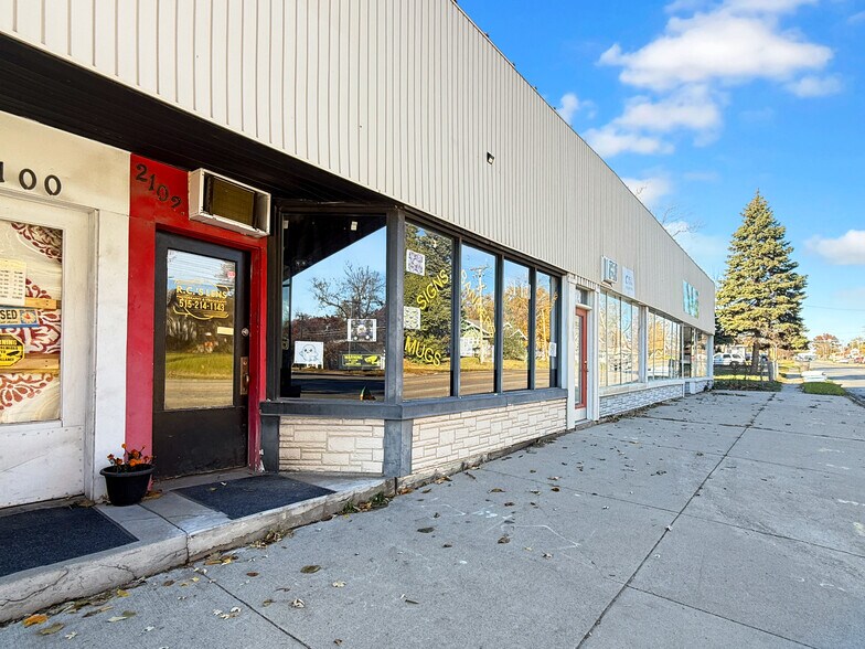 Primary Photo Of 2102 E 14th St, Des Moines General Retail For Sale