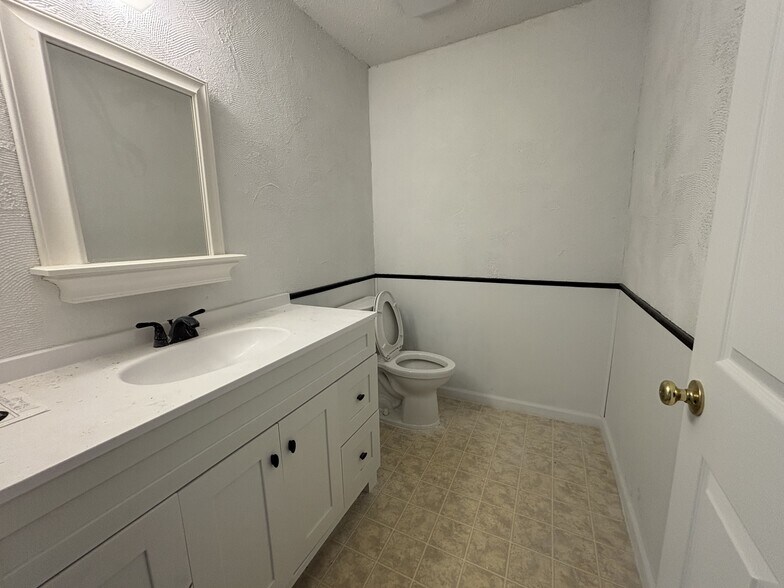 More Photos Of 101 Nightingale Ln, Gulf Breeze Office For Sale