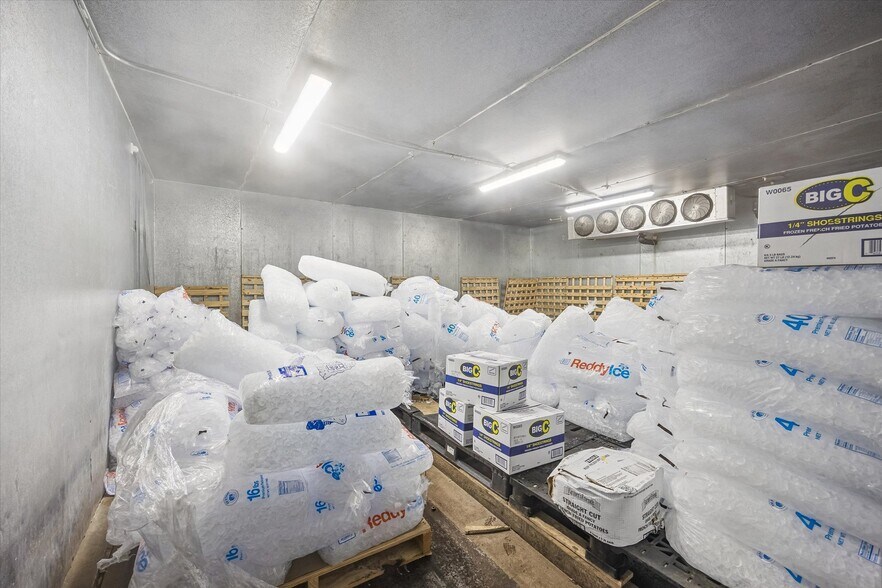 More Photos Of 7515 Long Point Rd, Houston Warehouse For Sale