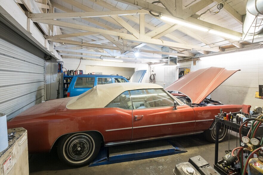 More Photos Of 2740 N Van Ness Blvd, Fresno Service Station For Sale