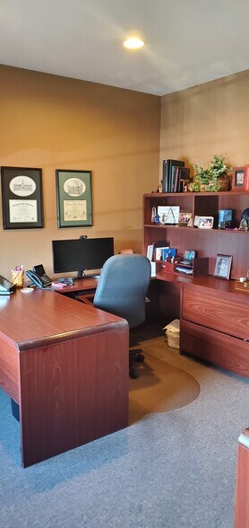 More Photos Of 305 N Beech Cir, Broken Arrow Medical For Lease