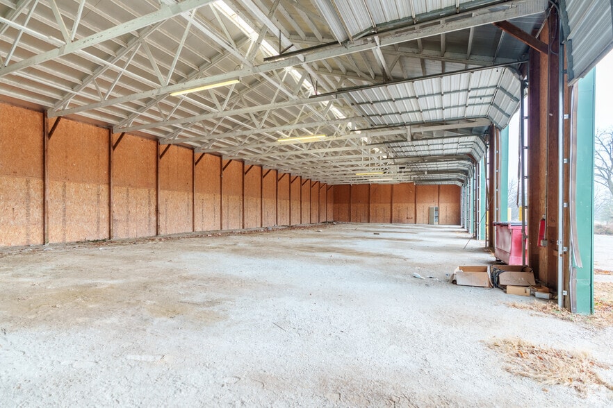 More Photos Of 946 Tonsor Rd, Alton Industrial For Sale