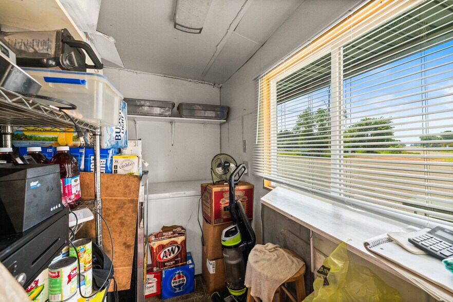 More Photos Of 601 Main St, Junction City Restaurant For Sale