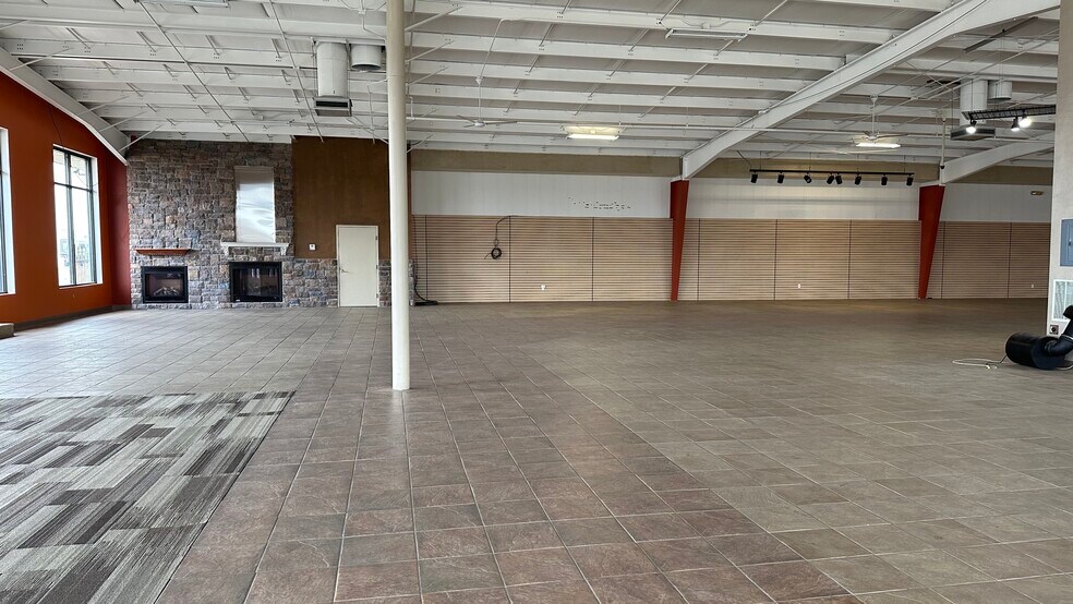More Photos Of 2401 1/2 Empire, Bloomington General Retail For Sale