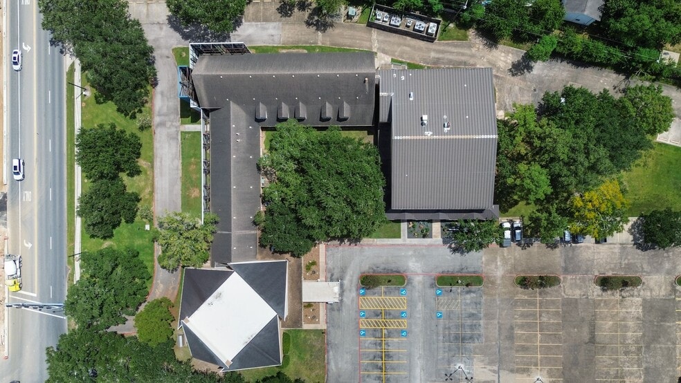More Photos Of 1411 W Main St, League City Schools For Sale