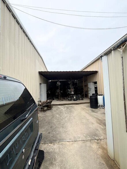 More Photos Of 10702 Cullen Blvd, Houston Warehouse For Sale