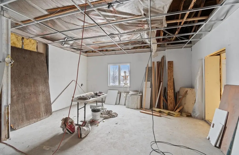 More Photos Of 395 Maple St, Rochester Office For Sale