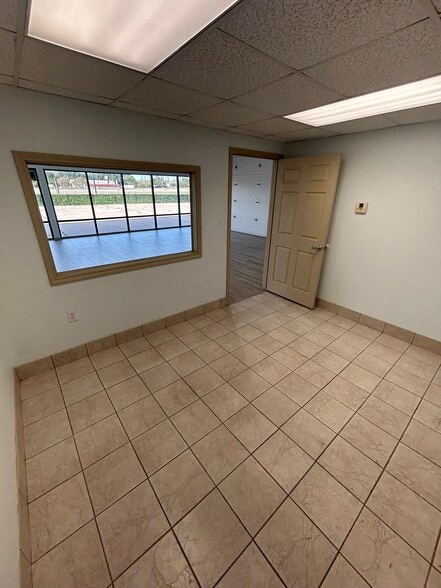 More Photos Of 331 Highway 146 S, La Porte Warehouse For Lease