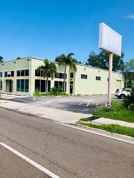 More Photos Of 2905 W Kennedy Blvd, Tampa Freestanding For Sale