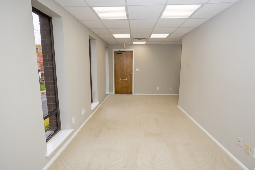 More Photos Of 179 S Maple Ave, Ridgewood Office For Sale