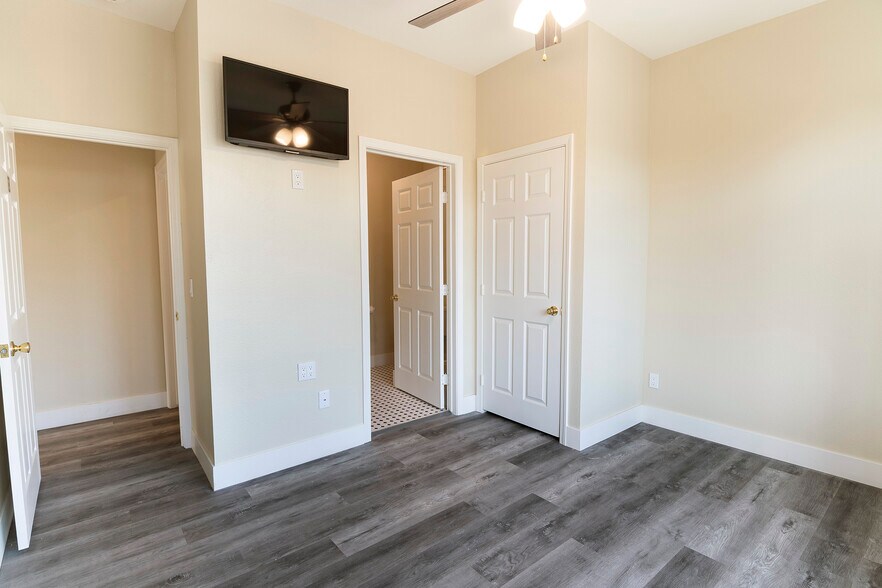 More Photos Of 1703 Toberman St, Los Angeles Apartments For Sale