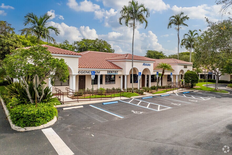 Primary Photo Of 9633 W Broward Blvd, Plantation Medical For Sale