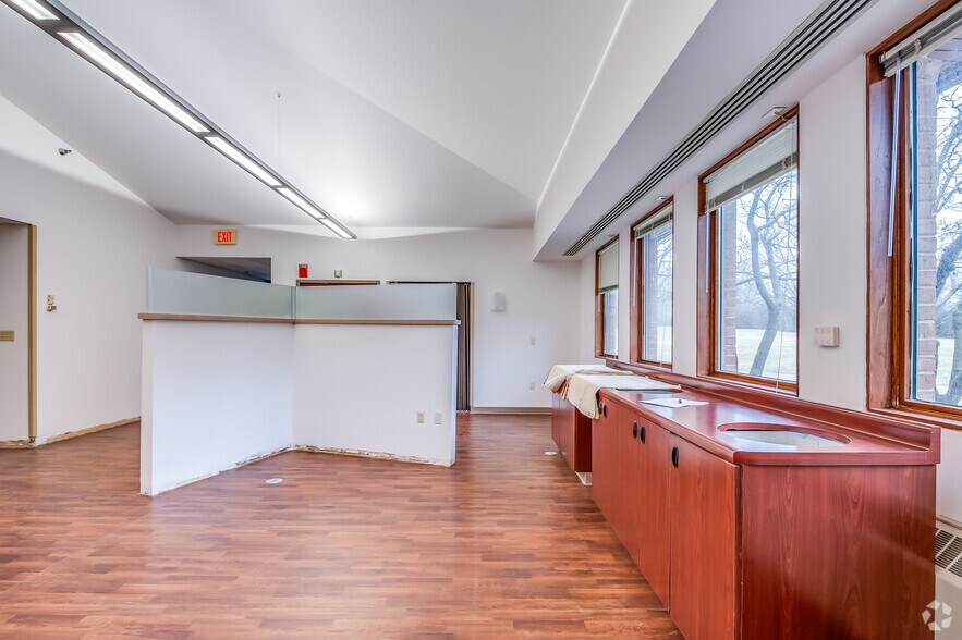 More Photos Of 7007 N Range Line Rd, Milwaukee Medical For Sale