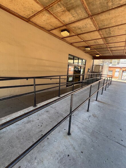 More Photos Of 1815 NE 43rd Ave, Portland Supermarket For Lease