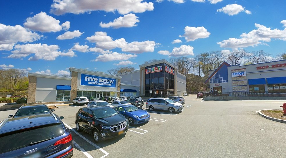 More Photos Of 2550 Central Park Ave, Yonkers Unknown For Lease