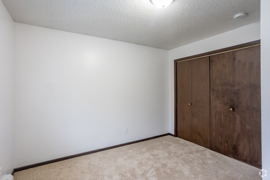 More Photos Of 25-85 Aossey Ln SW, Cedar Rapids Apartments For Sale