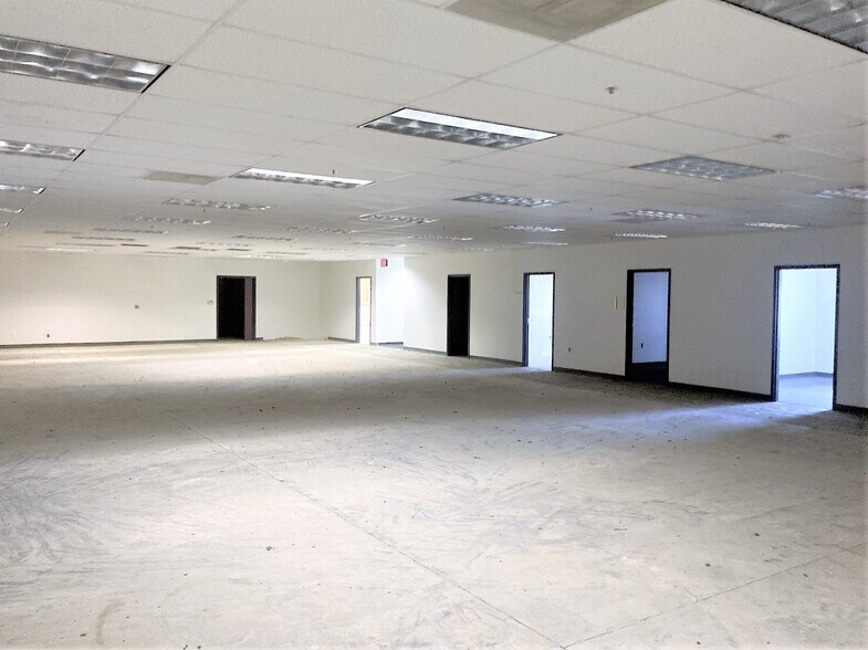 More Photos Of 6868 S Plumer Ave, Tucson Flex For Lease