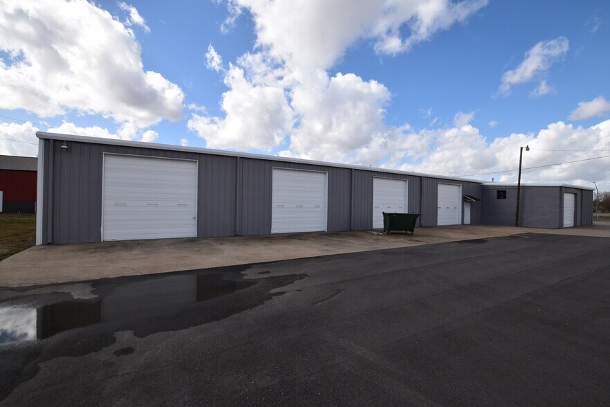 More Photos Of 2175 W Choctaw St, Tahlequah Light Distribution For Sale
